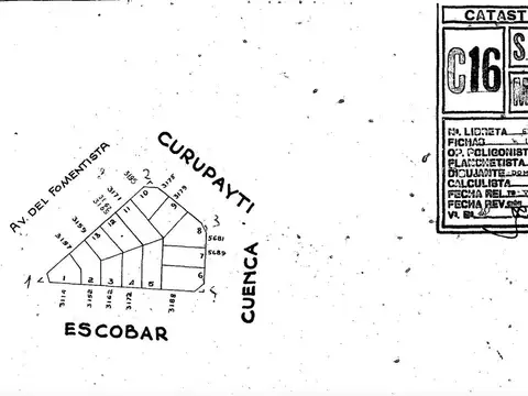 Lote IRREGULAR casa a la venta con salida a dos calles zonificación USAB2 PB   4 PISOS