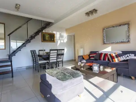 Venta Departamento 4 ambientes tipo Dúplex en  Banfield con cochera