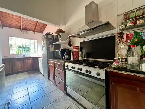 Casa 6 ambientes con 3 baños