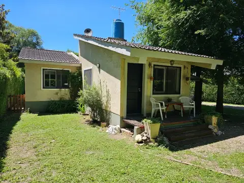 Casa con amplio parque cerquita del río