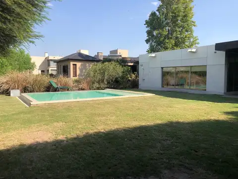 Casa en alquiler Barrio Cerrado