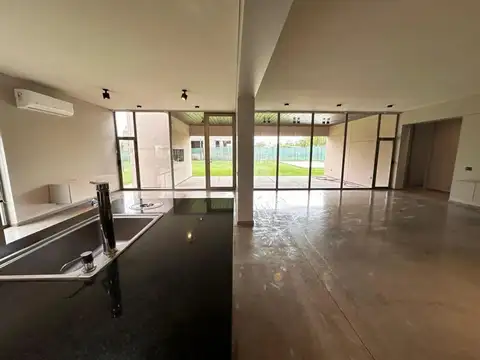 Casa 6 ambientes con 3 baños