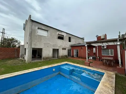 Casa en Venta con 3 cocheras