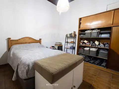 Casa 7 ambientes con 2 baños