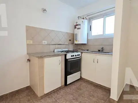 Departamento en Alquiler en Policlinico, $ 350.000