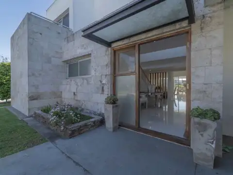 Casa en Venta en Benavidez, USD 930.000