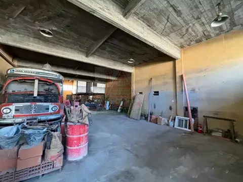 Galpon en Venta 32  mts Fondo