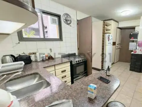 Casa 6 ambientes con 2 baños