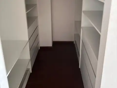 Depto Tipo Casa en Alquiler de 4 dormitorios