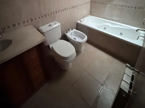 Depto Tipo Casa en Alquiler de 5 ambientes