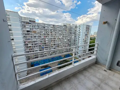 MONOAMBIENTE, CONTRAFRENTE con BALCÓN, a metros de Metrobus