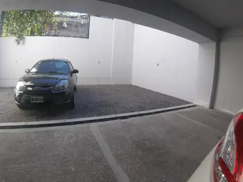 Cochera Descubierta con Portón Automat. - 4 Cuadras Estacion J. B Justo