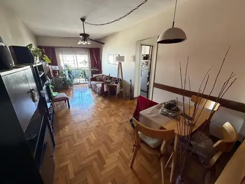 DEPTO DE 3AMB. 8º PISO AL FRENTE, de 60Mts2 EN BUEN ESTADO LUMINOSO..APTO CREDITO