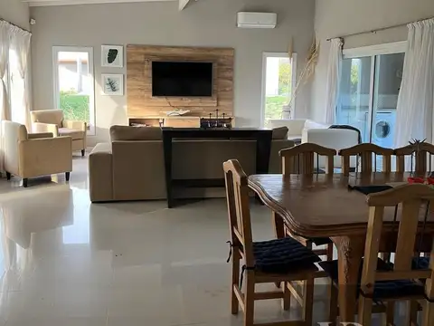 Casa en Venta en Costa Esmeralda, USD 310.000