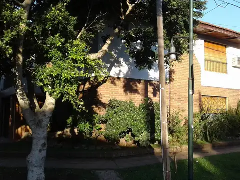 Casa 5 ambientes con 1 baño