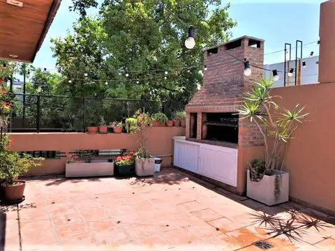 Bella casa LOTE PROPIO de 3 amb, 2 baños, patio, tza, quincho con baño  y parrilla.