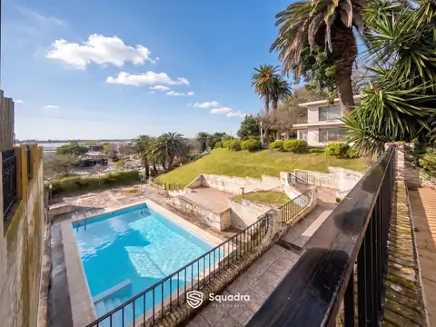 VENTA - Casa sobre la barranca de 3 dormitorios, piscina, jardín y cochera - Alberdi, Rosario.