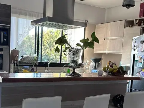 Casa 4 ambientes con 4 baños