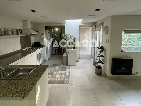 Casa 3 ambientes con 2 baños