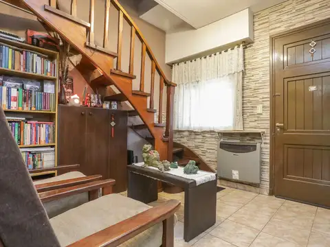 VENTA Casa 4 ambientes con Cochera Quincho y Patio con Pileta