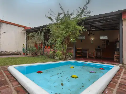 Casa 4 ambientes con 2 baños