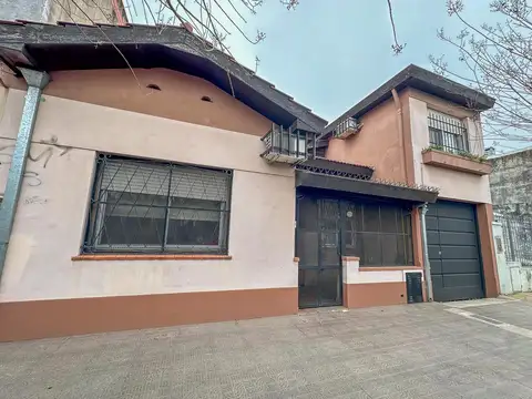 Casa en Venta con 2 cocheras
