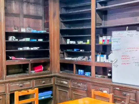 LOCAL COMERCIAL UBICADO EN ESQUINA SOBRE AVENIDA