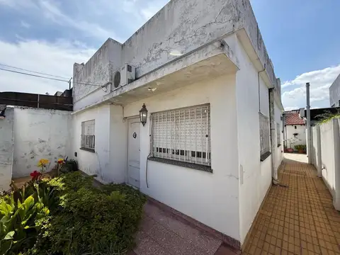 Lomas: 2 Casas Impecables + Quincho.Lote 361m2 Toma Permuta