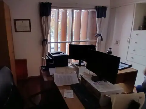 Casa 7 ambientes con 2 baños