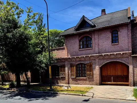 Ituzaingo super residencial Chalet  en Venta
