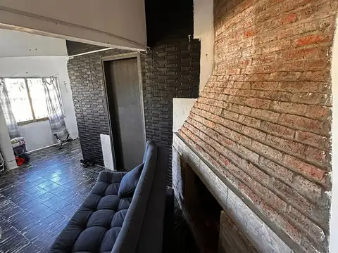 Venta casa y terreno a reciclar 2dormitorios Pando