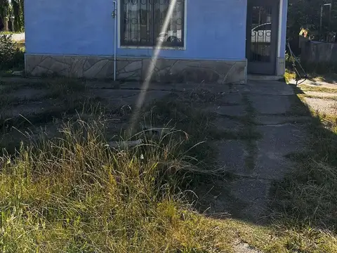 Venta casa y terreno a reciclar 2dormitorios Pando