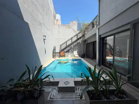 Casa en Venta en San Isidro | Amplia con Jardín y Cochera