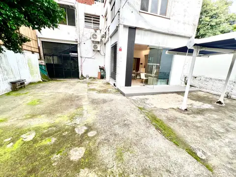 Martínez: Único Local Sobre Av Libertador de 2,8x12 + Patio. Orientado Al Este. con Entrada de Auto