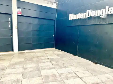 Martínez: Único Local Sobre Av Libertador de 2,8x12 + Patio. Orientado Al Este. con Entrada de Auto