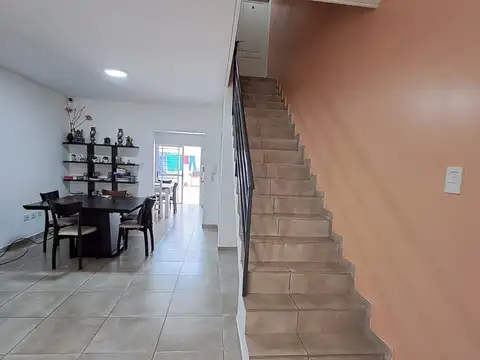 Depto Tipo Casa en Venta con 1 cocheras