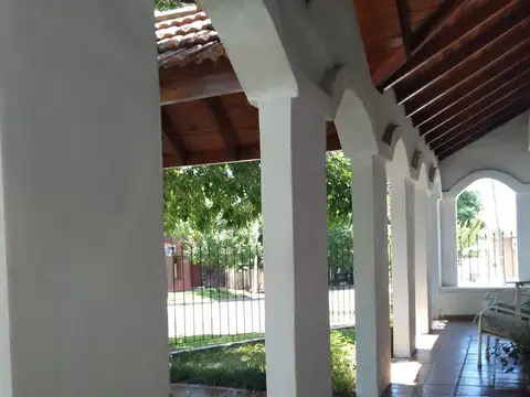 Casa 6 ambientes con 4 baños