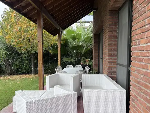 Casa 6 ambientes con 4 baños