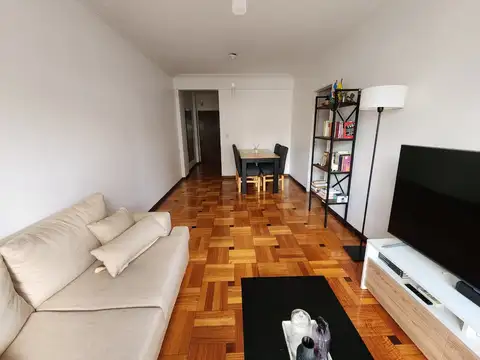 Agüero 1180 (y Paraguay). Semipiso al frente. 3 dorm. 2 baños. Cochera fija. Baulera