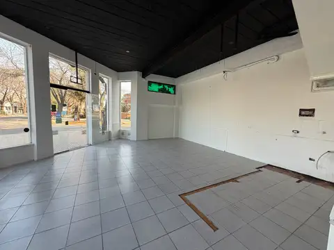 Local en Alquiler en Funes, $ 2.800.000