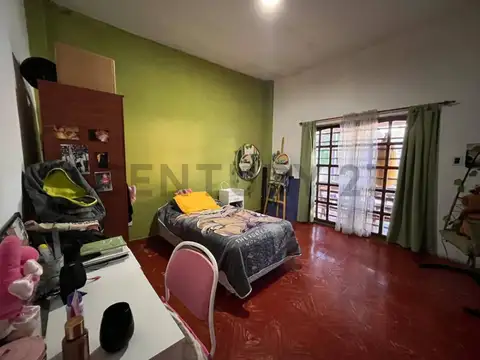 Casa en Alquiler con 2 cocheras