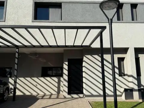 Casa de tres dormitorios en complejo - Fisherton