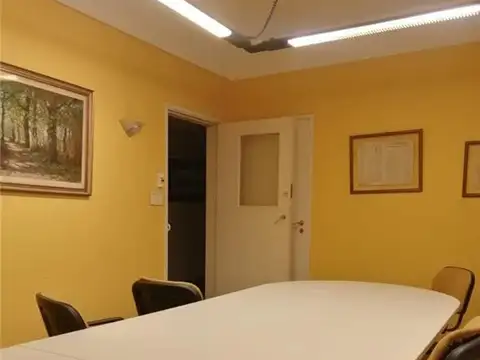 OFICINA 5 DESPACHOS 2 SALAS DE REUNIONES BALCÓN PISO ALTO