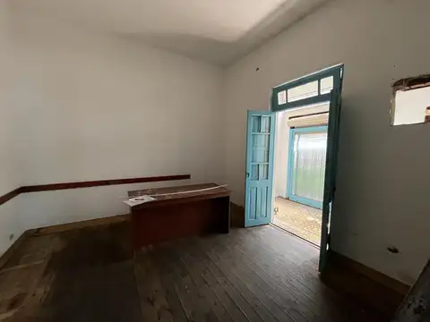 DOS PROPIEDADES EN VENTA CASA PH Y LOCAL FRENTE A LA ESTACION DE ITUZAINGO LADO NORTE