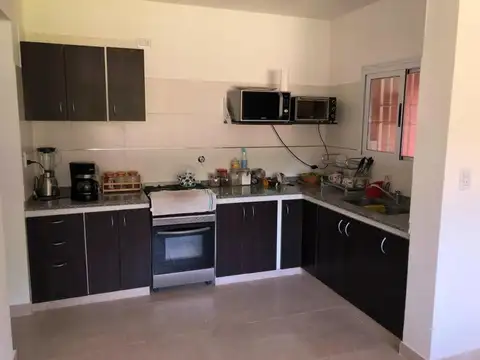 Casa 3 ambientes con 2 baños