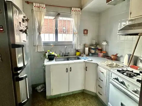 Casa en lote propio con Jardin, pileta y quincho en Villa Martelli