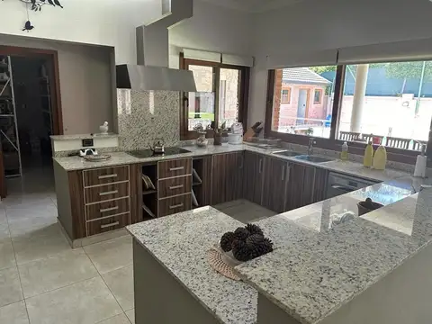 Impecable casa en La Horqueta c/ gran parque y piscina
