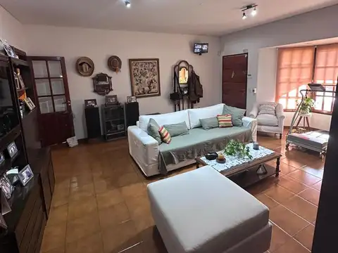 Casa 4 ambientes en venta en Castelar
