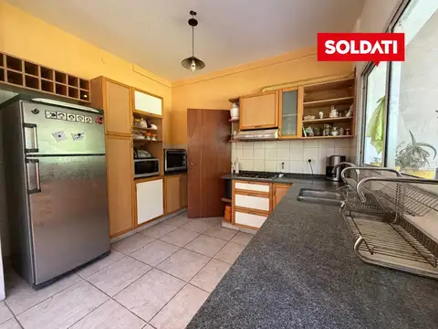 Casa 4 ambientes con 2 baños