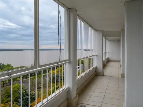Venta departamento 3 Dorm.   comodín con Vista Franca Al Rio con Cochera y Baulera Barrio Martin